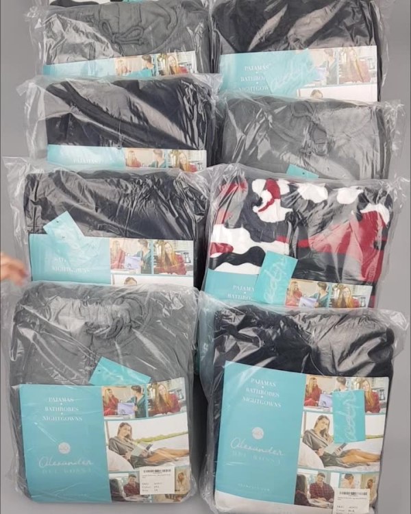 Фотография  848 - Халаты, комбинезоны (семейный) СТОК CAN#10 кг, ЛОТ №4449 оптом в Брянске и Брянской области