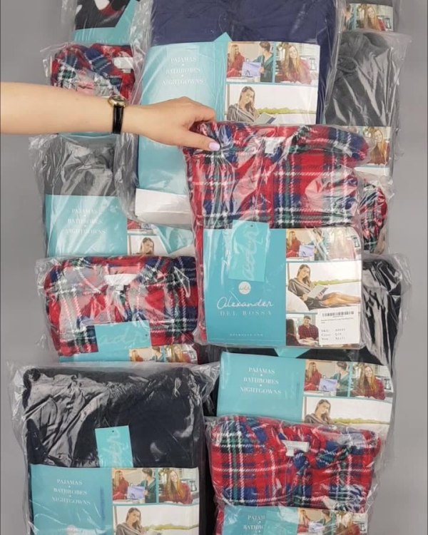 Фотография  684 - Халаты, комбинезоны (семейный) СТОК CAN#10 кг, ЛОТ №4451 оптом в Брянске и Брянской области