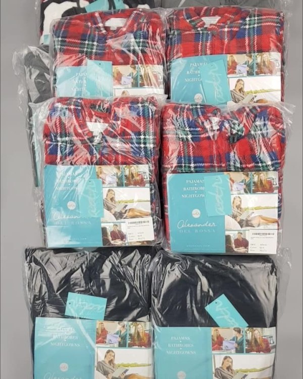 Фотография  438 - Халаты, комбинезоны (семейный) СТОК CAN#10 кг, ЛОТ №4452 оптом в Брянске и Брянской области