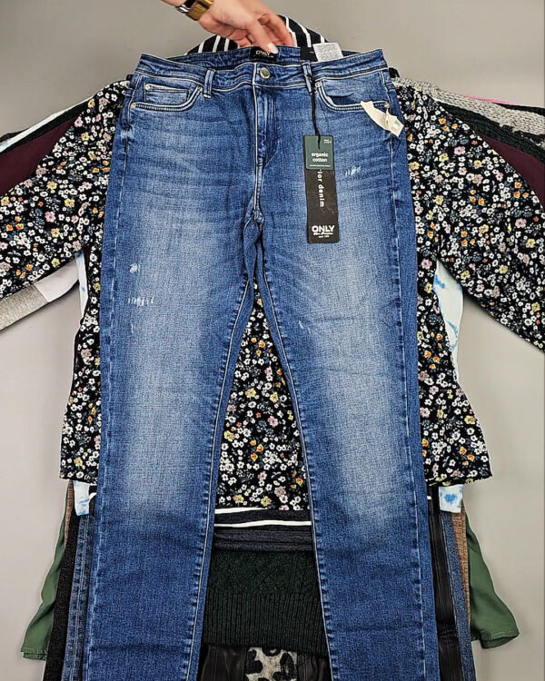 Фотография  993 - ДАНИЯ Winter mix 24#15 кг, ЛОТ СТ-10085 оптом в Брянске и Брянской области