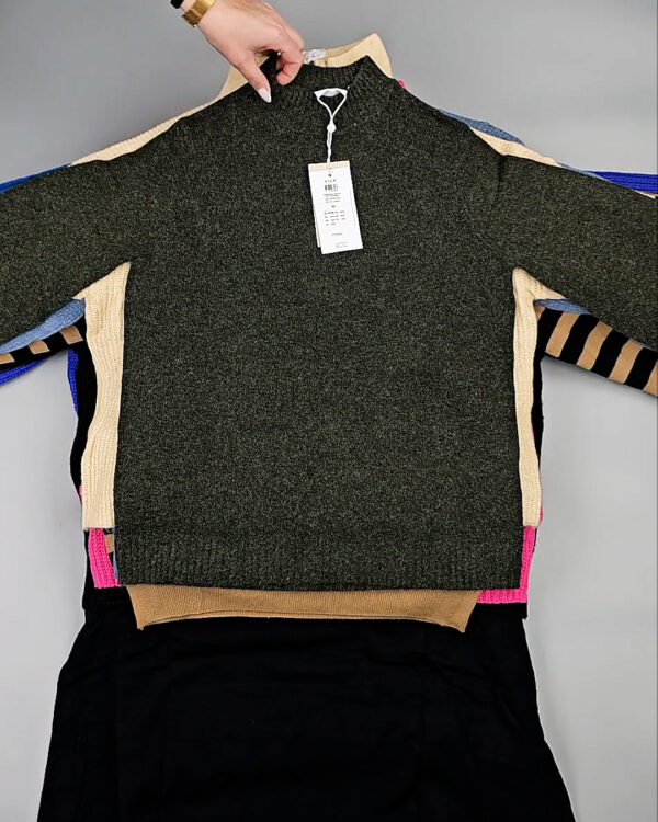 Фотография  240 - Джемпера Bestseller 104#7 кг, ЛОТ СТ-10040 оптом в Брянске и Брянской области