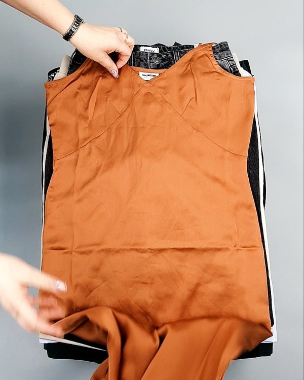 Фотография  827 - Bestseller Summer mix 104#15 кг, ЛОТ №7493 оптом в Брянске и Брянской области