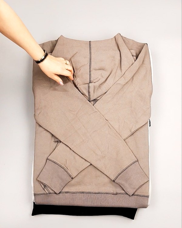 Фотография  836 - Толстовки СТОК CAN 0424#10 кг, ЛОТ №7447 оптом в Брянске и Брянской области