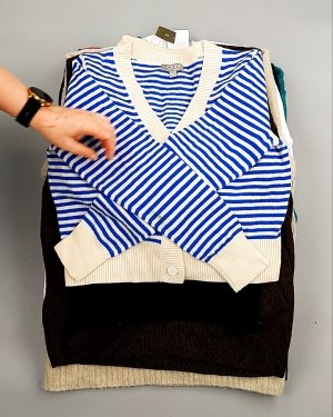 Фотография  859 - Джемпера СТОК CAN 084#7 кг, ЛОТ №7647 оптом в Брянске и Брянской области