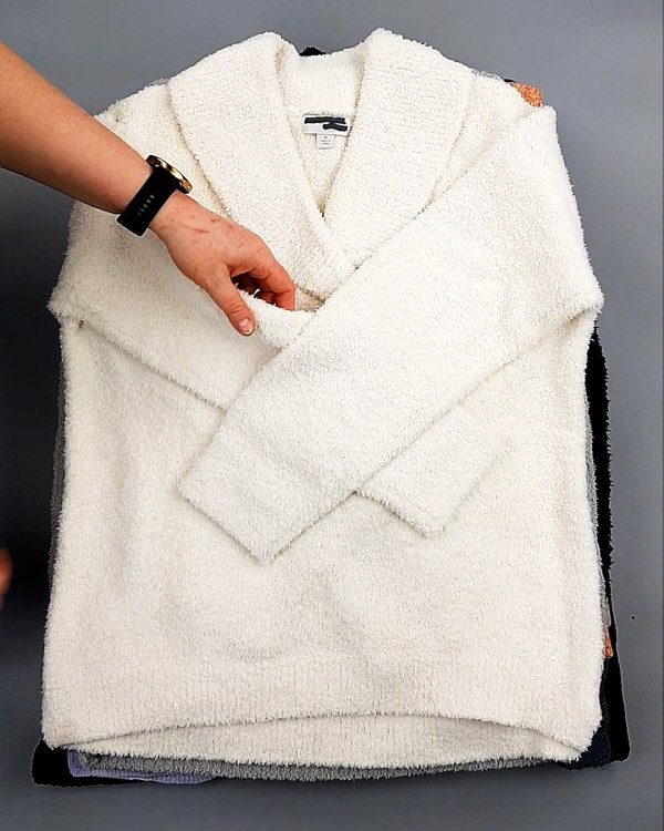 Фотография  487 - Джемпера СТОК CAN 084#7 кг, ЛОТ №7648 оптом в Брянске и Брянской области