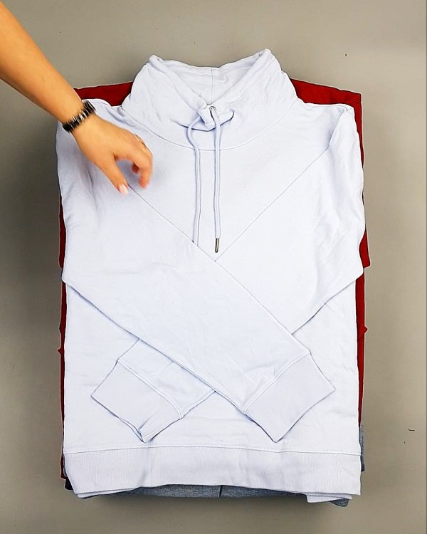 Фотография  694 - SWEATSHIRT CAN 084#10 кг, ЛОТ №7618 оптом в Брянске и Брянской области