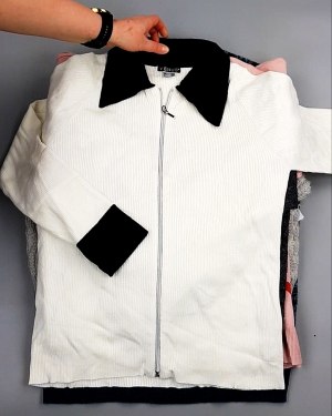 Фотография  815 - Джемпера СТОК CAN 084#7 кг, ЛОТ №7650 оптом в Брянске и Брянской области