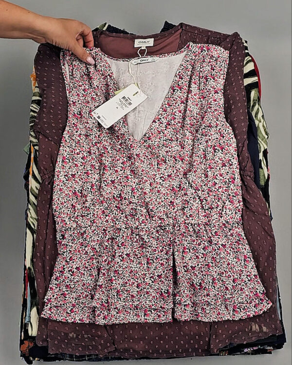 Фотография  411 - Блузки+Джемпера Bestseller Summer 045 B#8,5 кг, ЛОТ №9039 оптом в Брянске и Брянской области