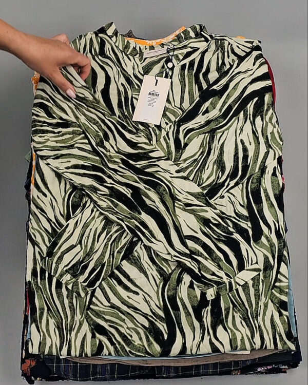 Фотография  888 - Блузки+Джемпера Bestseller Summer 045 B#8,5 кг, ЛОТ №9039 оптом в Брянске и Брянской области