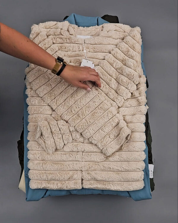 Фотография  928 - Верхняя одежда VILA 104#10 кг, ЛОТ СТ-9320 оптом в Брянске и Брянской области