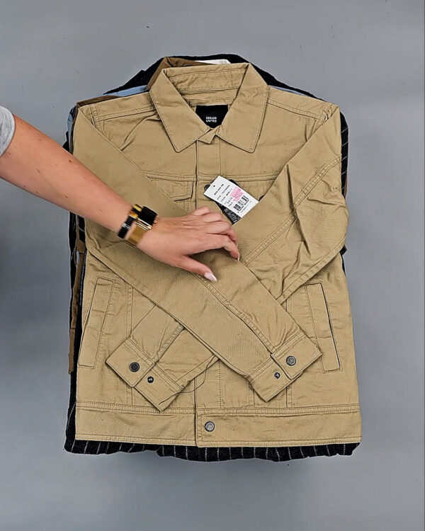 Фотография  662 - Верхняя одежда Корея 085#15 кг, ЛОТ № СТ-9247 оптом в Брянске и Брянской области