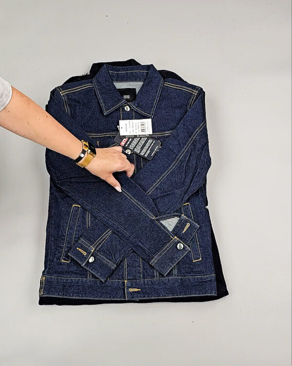 Фотография  945 - Верхняя одежда Корея 085#15 кг, ЛОТ № СТ-9247 оптом в Брянске и Брянской области