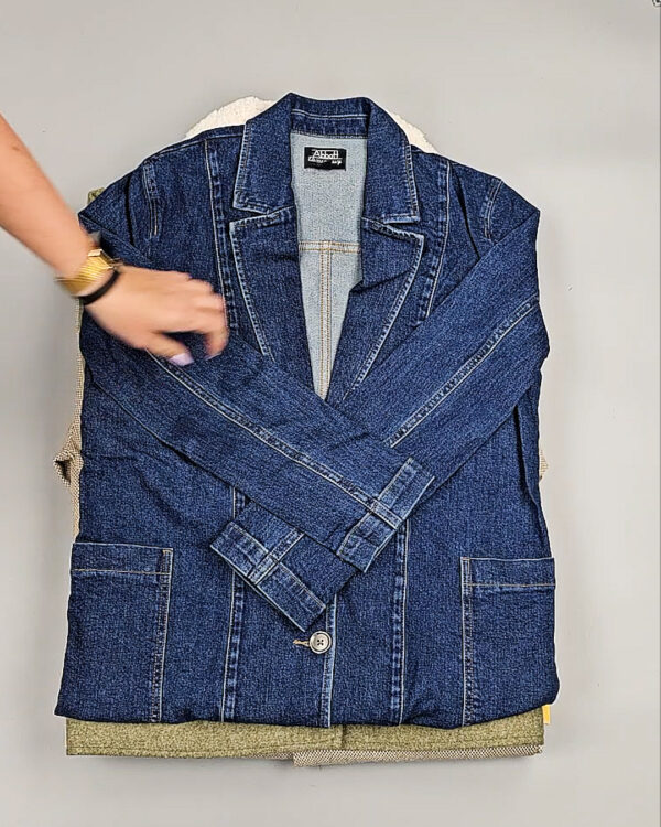 Фотография  688 - Ветровки женские CAN 104#12,5 кг, ЛОТ СТ-9404 оптом в Брянске и Брянской области