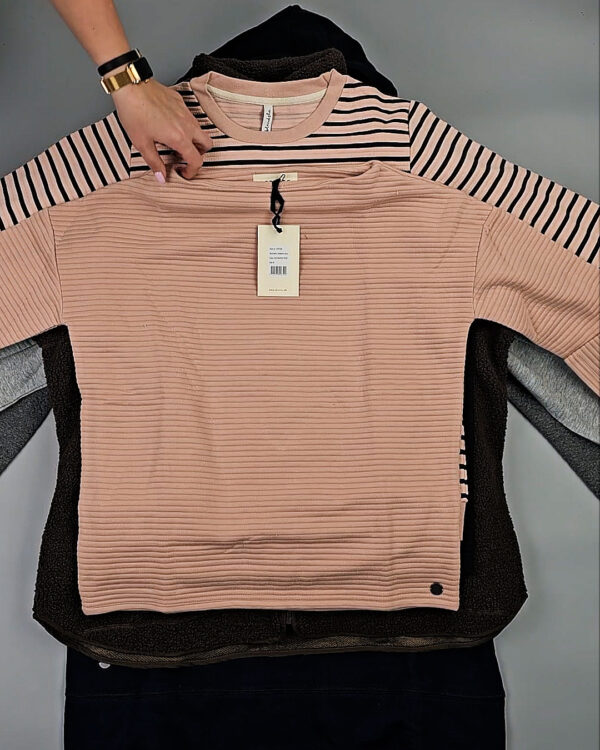 Фотография  856 - Толстовки Bestseller+DK 035#7 кг, ЛОТ СТ-9838 оптом в Брянске и Брянской области